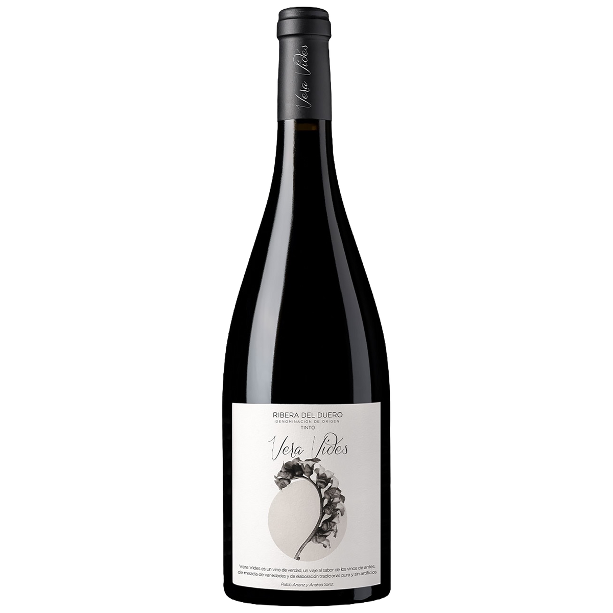 A bottle of Magna Vides Vera Vides Ribera del Duero