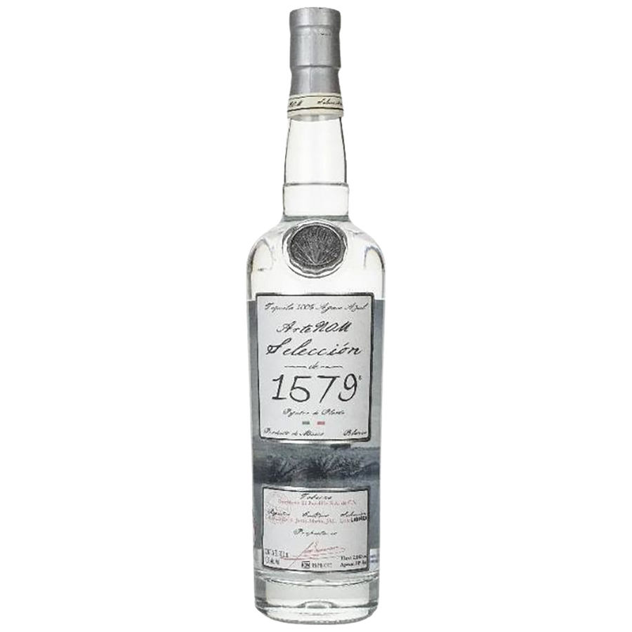 A bottle of ArteNom Seleccion de 1579 Blanco Tequila